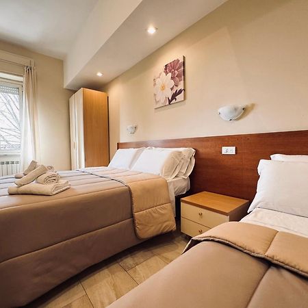 Hotel Villa Robinia Genzano di Roma Kültér fotó