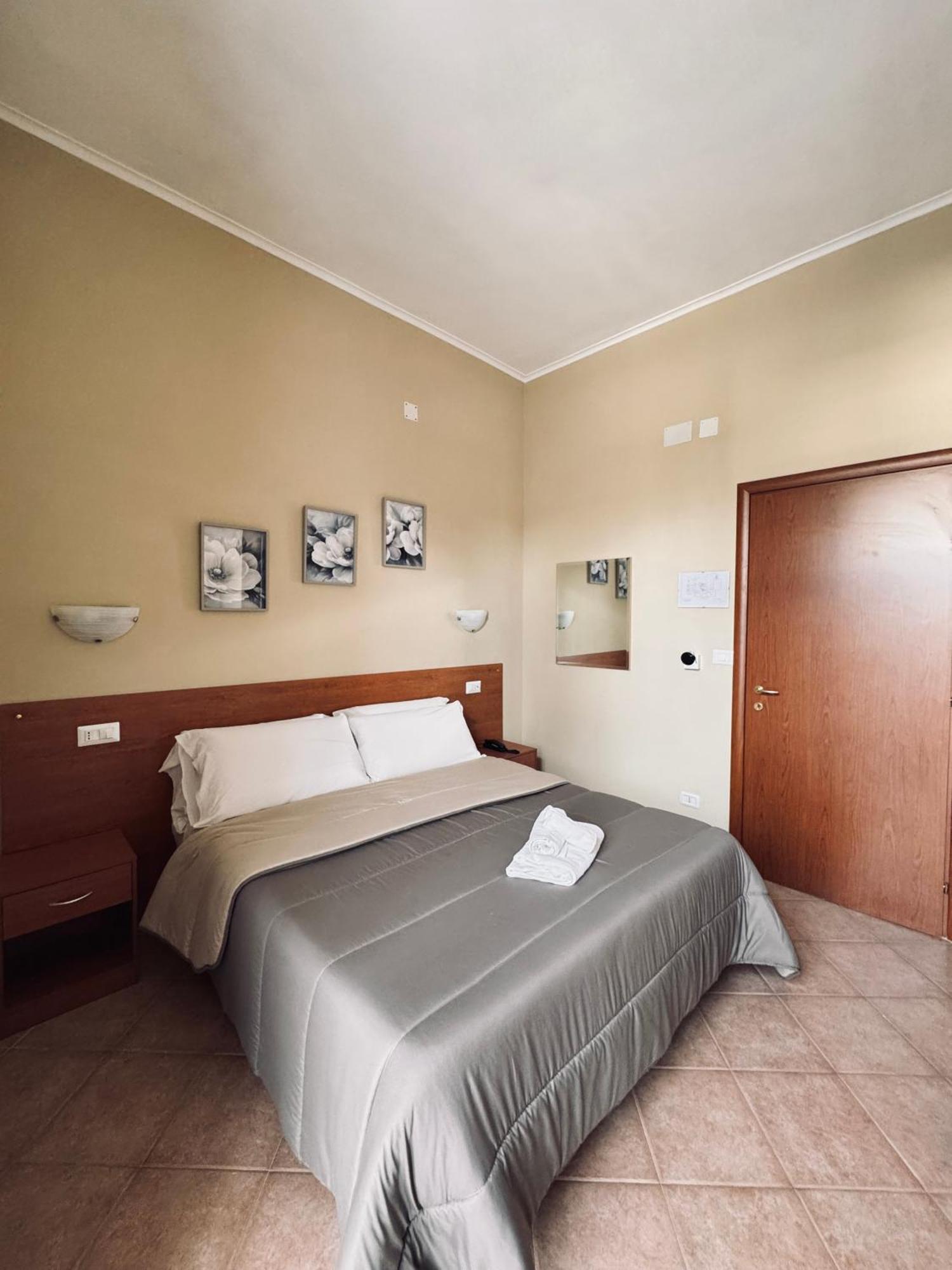 Hotel Villa Robinia Genzano di Roma Kültér fotó