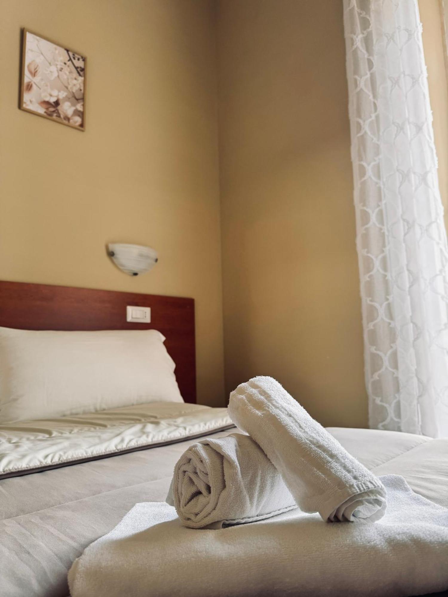Hotel Villa Robinia Genzano di Roma Kültér fotó