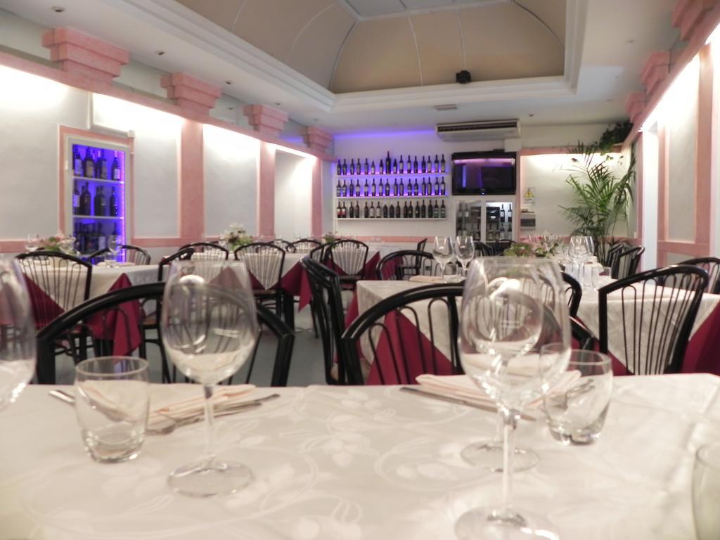 Hotel Villa Robinia Genzano di Roma Kültér fotó