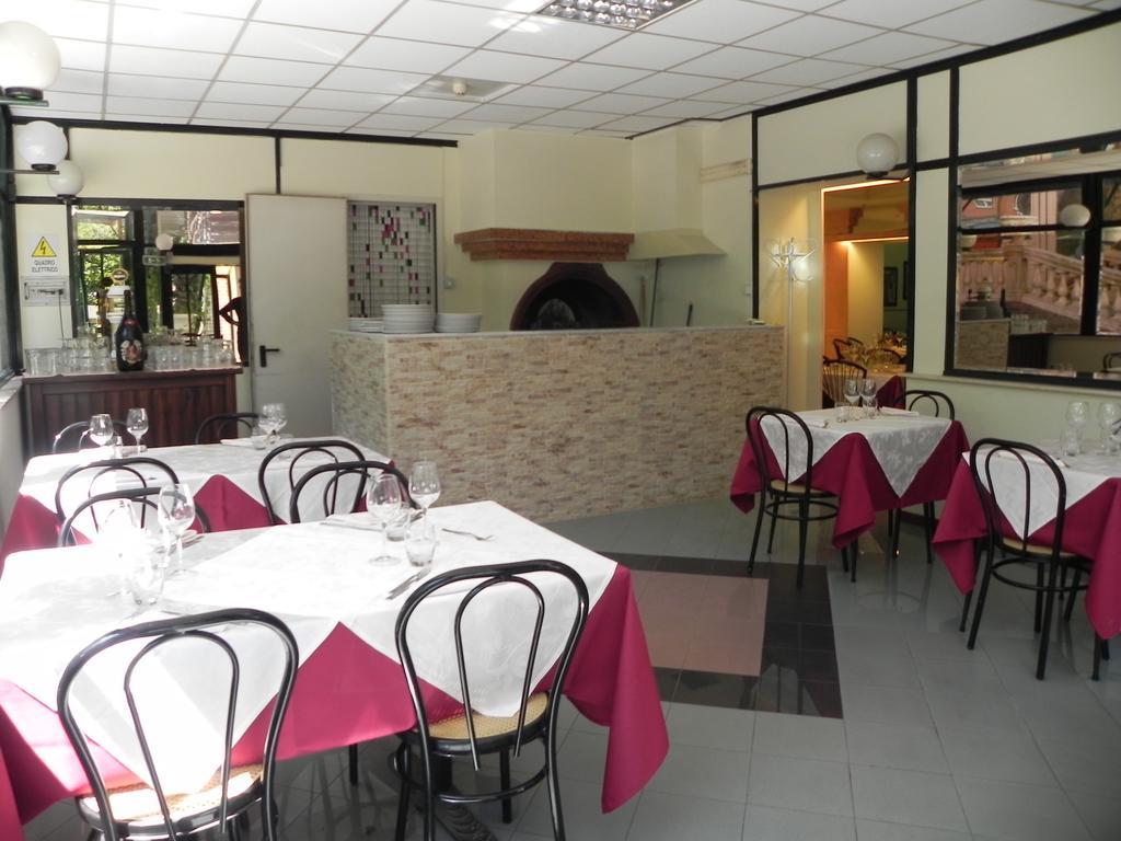 Hotel Villa Robinia Genzano di Roma Kültér fotó
