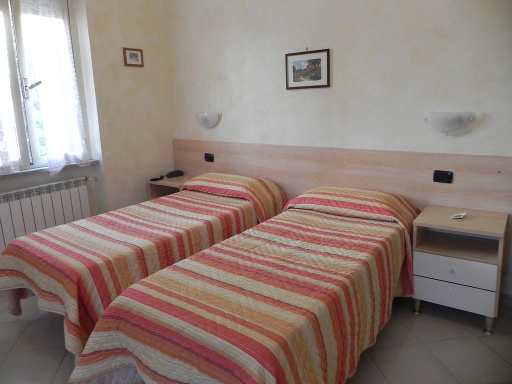 Hotel Villa Robinia Genzano di Roma Szoba fotó