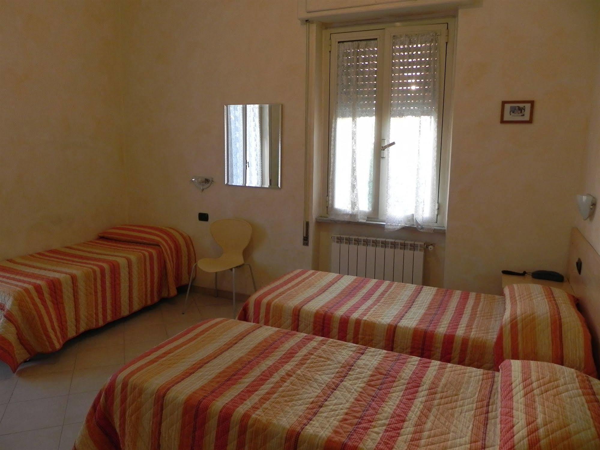 Hotel Villa Robinia Genzano di Roma Kültér fotó