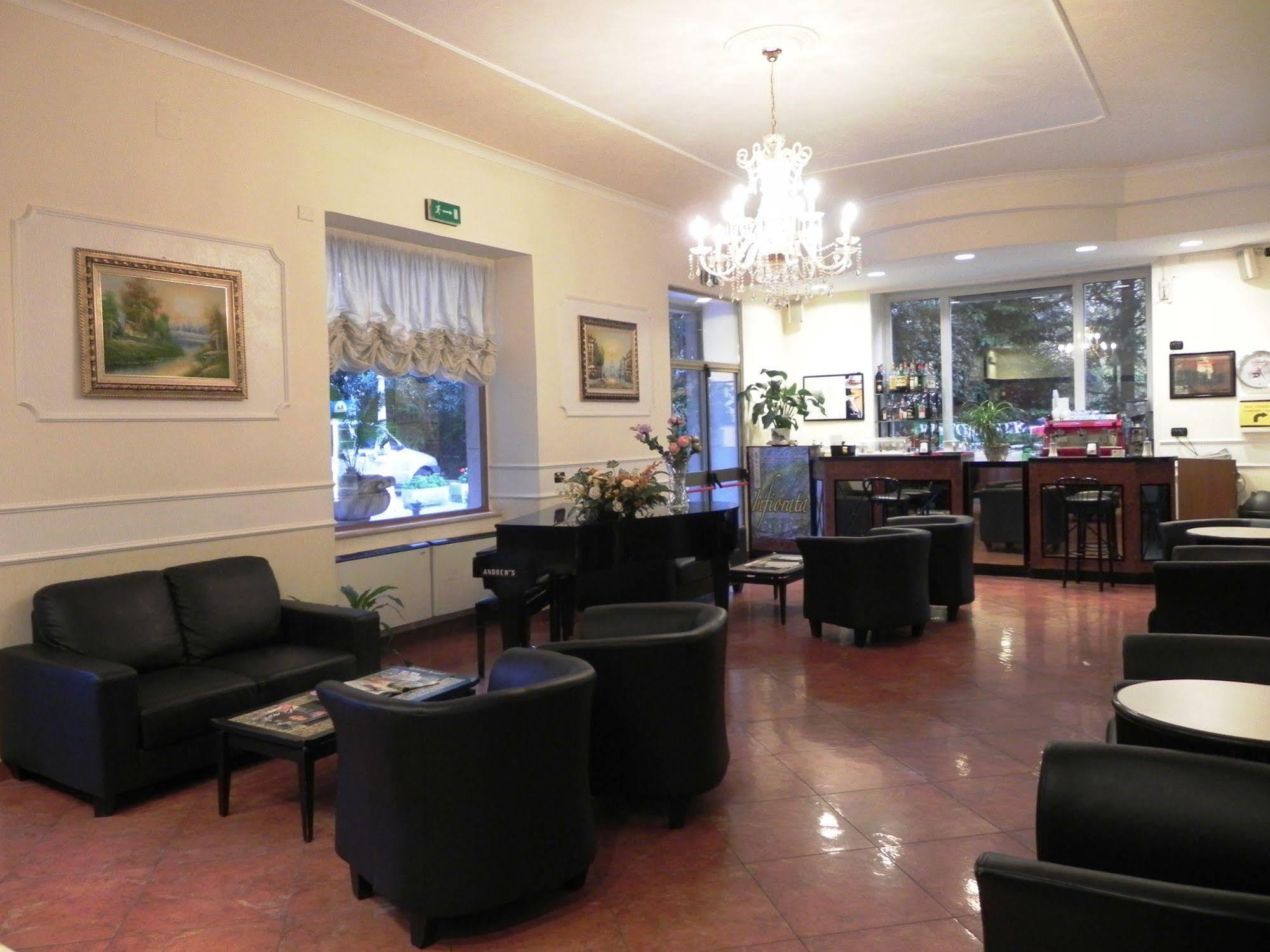 Hotel Villa Robinia Genzano di Roma Kültér fotó